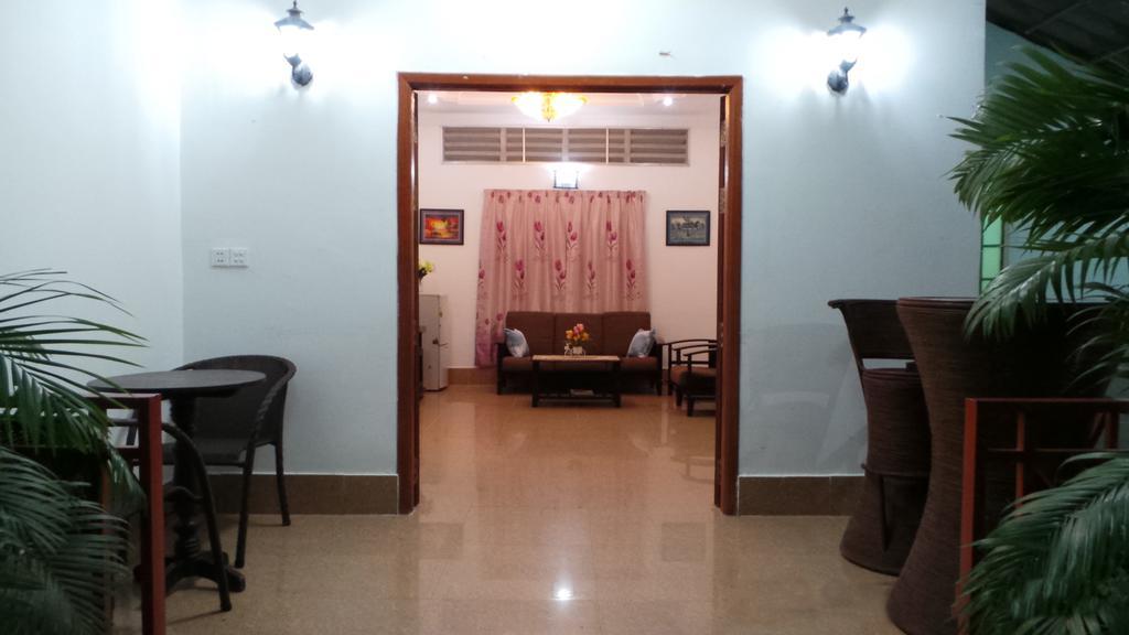 Reaksmey Meanrith Guesthouse And Residence Sihanoukville Room photo